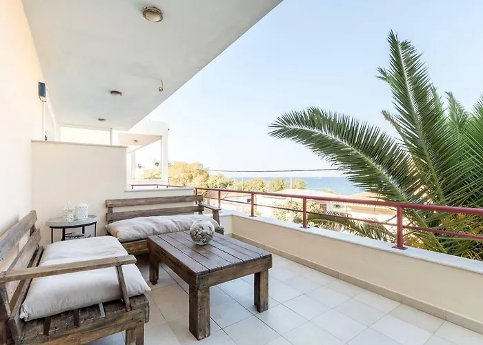 Savva\'S Surf House